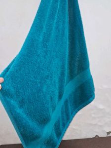 Solimo Teal Bath Towel - New with Tags!