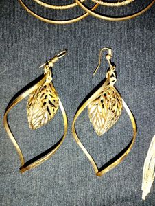 4   Earring Set
