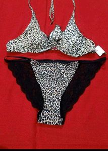 Stylish Bikini Set 🖤🌼