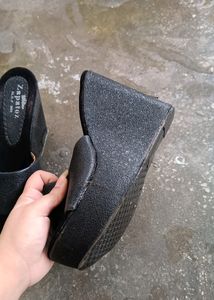 Black Wedges
