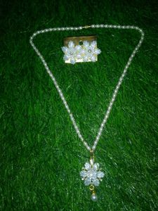 Beautiful Necklace And Earrings Set