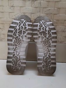 School Shoes Air White Sneakers ( UK 4)
