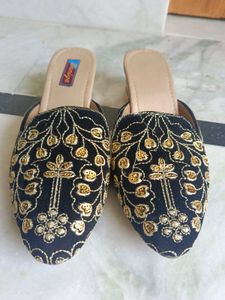 Saniya Embroidered Mules