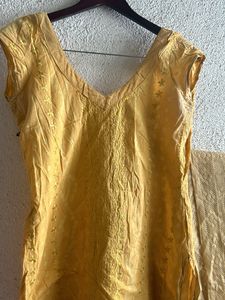3 Kurti Set- KurtDupatta And Salwaar Good Conditio
