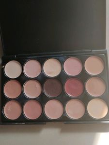 M&amp;M Hydrating Cancealer Pallette