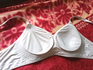Comfortable Seamless padded wireless White Bra
