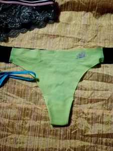 3 Thongs, One New Balance