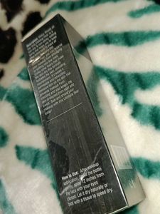 Hilary Rhoda Makeup Fixer