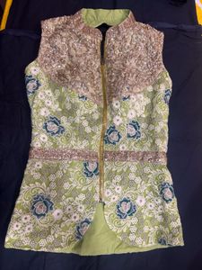 Beautifully detailed, traditional-style sleeveles