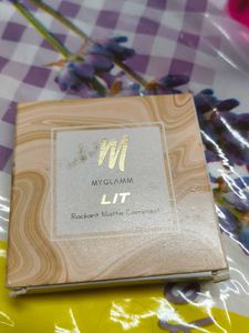 MyGlamm LIT Radiant Matte Compact