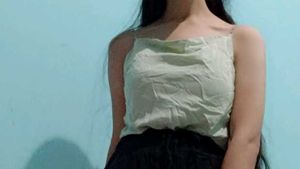 Sea Green Cute Top With Chain Strap