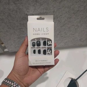 Nail Clipons