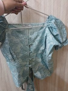 Puffed Sleep Tie Up Crop Top