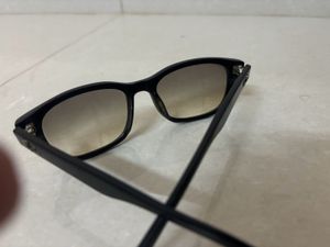 RAY-BAN Classic Black Sunglasses