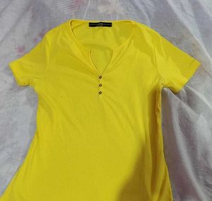 Yellow fitted Top from madame