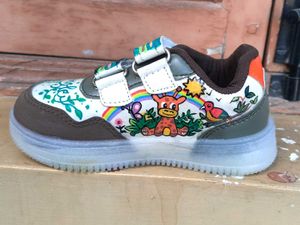 Cute Kids&#39; Light-Up Sneakers