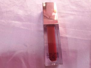 Swiss beauty Hold Me Matte Lipstick