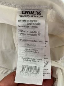 Only Chic Off White Slim Fit Stretchable Jeans