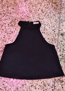 Black Halter Neck Crop Tops