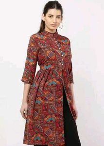 🌸 Stylish Front Cut Kurti