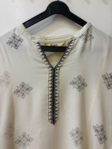 Elegant Embroidered Kurta (S)