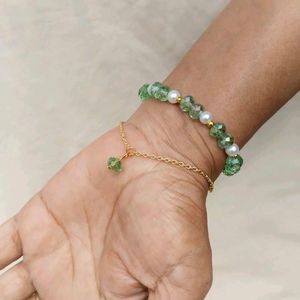 Green Crystal &amp; Pearl Beaded Bracelet