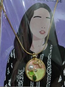 Charming Floral Pendant Necklace