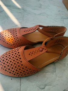 Traditional Juttis And Flipflop/Sandals