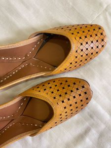 Leather Jutti Flats