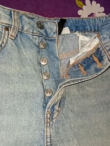 RIPPED DENIM JEANS
