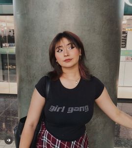 cover girl fitted tee,great for size xs,s a