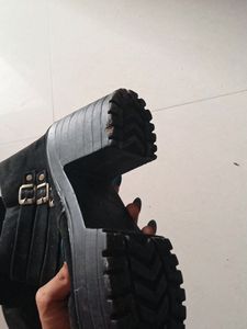 very stylish boot.