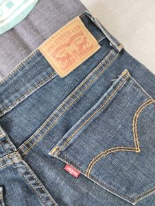 Blue Levi&#39;s Jeans