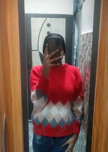 Red coloured sweater, printed on both side best fo