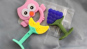 Baby Teethers 🍓🍍 Only One ; Sharing Delivery Fee