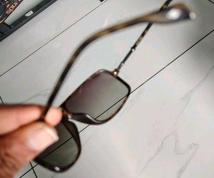 2 Gogs One Is Fastrack, Other Iddee