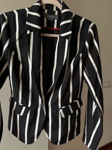 SUZY SHIER  White Stripe Petite Blazer