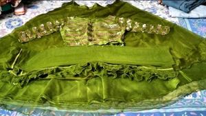 New Bollywood Stayle Beautiful Lahenga Dress Ne