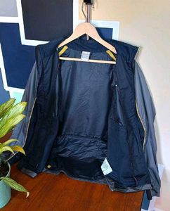 Nike Windbreaker Jacket - Stylish &amp; Light