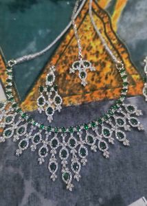 Elegant Green ad stone jewellery set