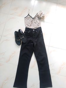 Sale📍📍📍📍Accepting Offers ♡Black Bootcut Jean For The Beautiful,Teenagers And Womens , Little Bit Stretchable, Brand New , No Flaws ♡ Price Can Be Negotiate A Little Bit ♡🌷🌷