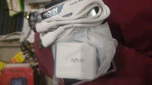 New Moluv Fast Charger With V8 Wire