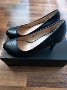 Black Heel Pumps From TRESMODE