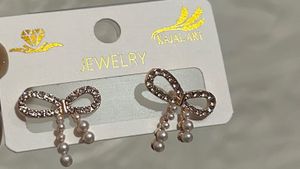 Bow Pearl Stud Earrings