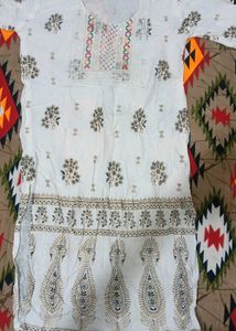 A Kurti For Festive Look To Shine In Pujas