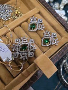Panna Zirconia Pendant Set With Chain