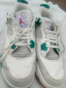 Jordan 4 Retro - Classic Style