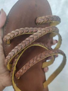 LEATHER SANDALS FOR WOMEN