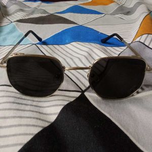 Stylish Sunglasses with metal coat