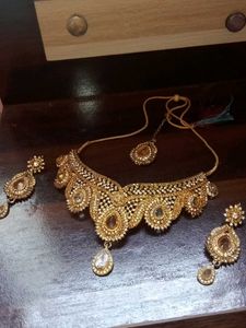 Elegant Gold Jewelry Set